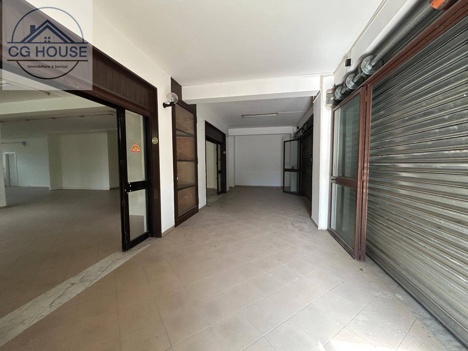 Locale commerciale in vendita a Cicciano