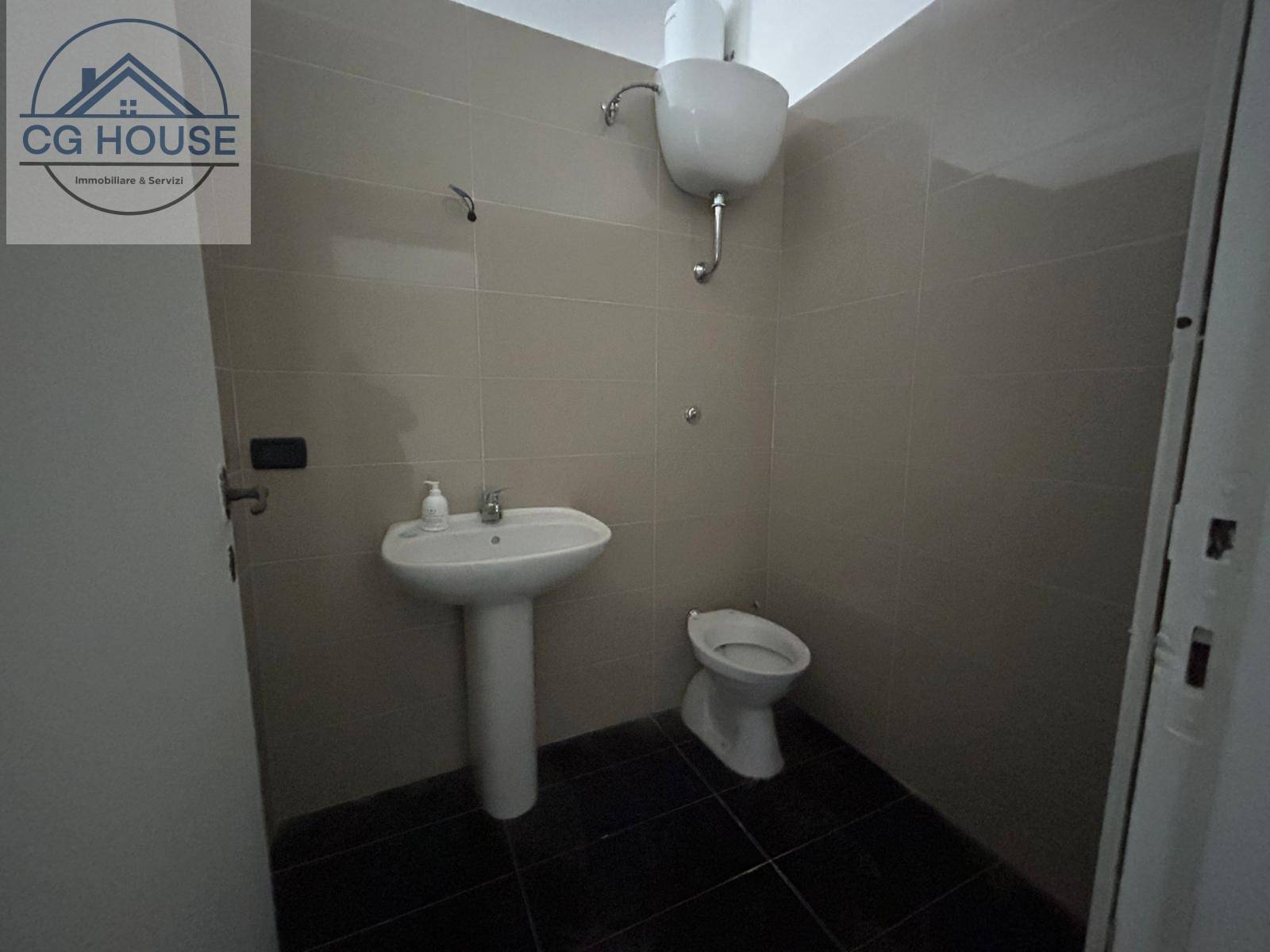 Locale commerciale in vendita a Cicciano