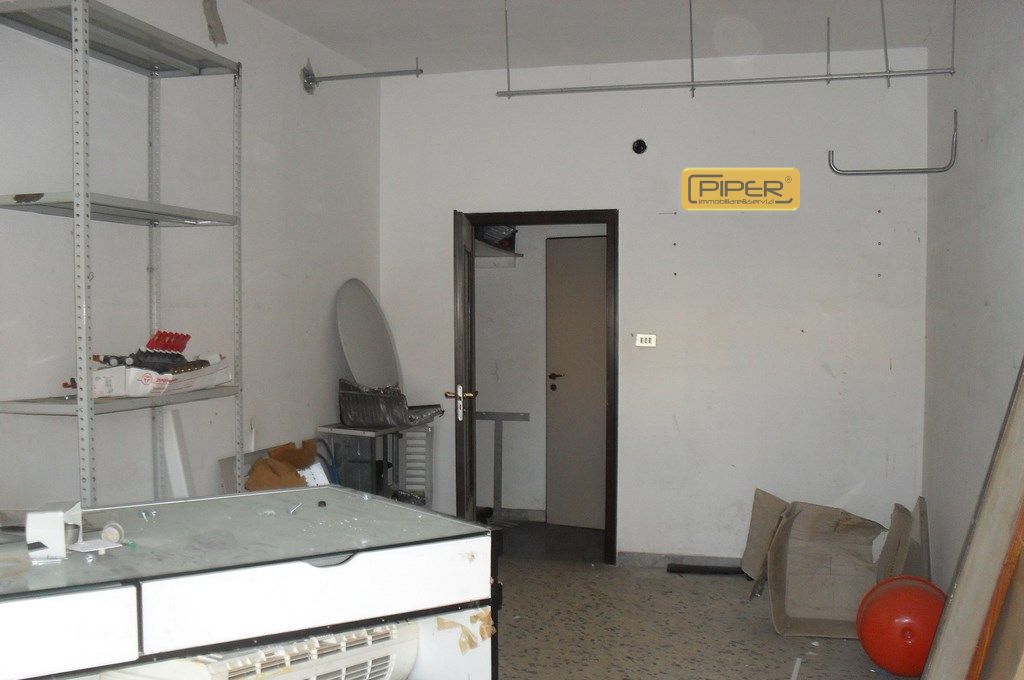 Locale commerciale in affitto a Quarto