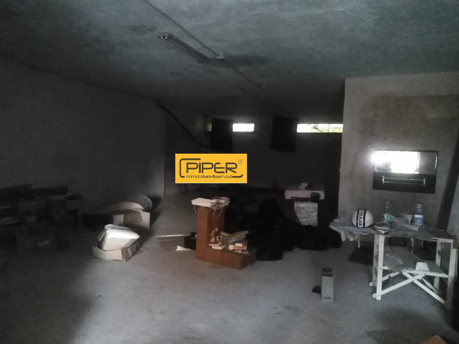 Locale commerciale in vendita a Quarto