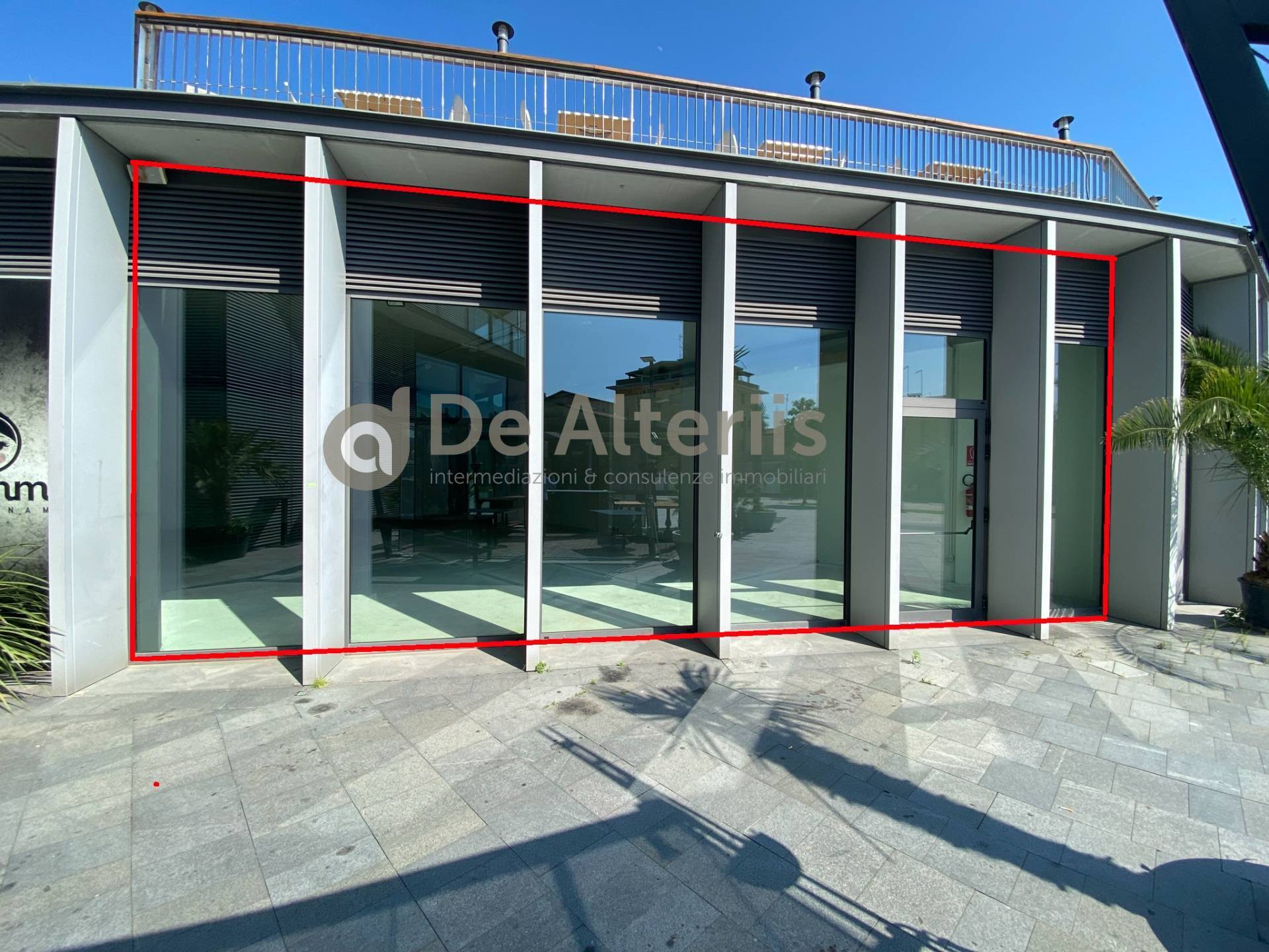 Locale commerciale in vendita a Jesolo, Piazza Mazzini