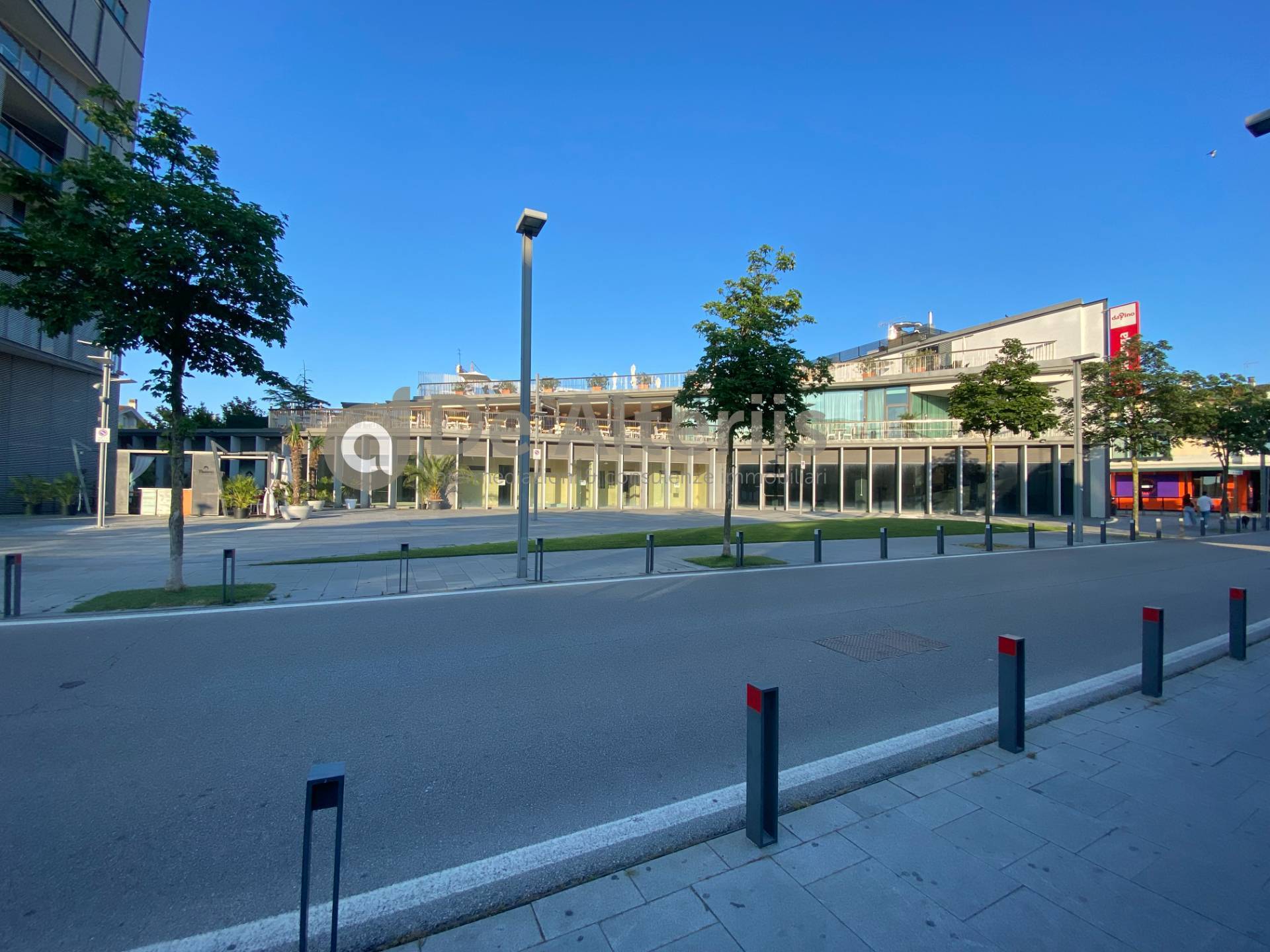 Locale commerciale in vendita a Jesolo, Piazza Mazzini
