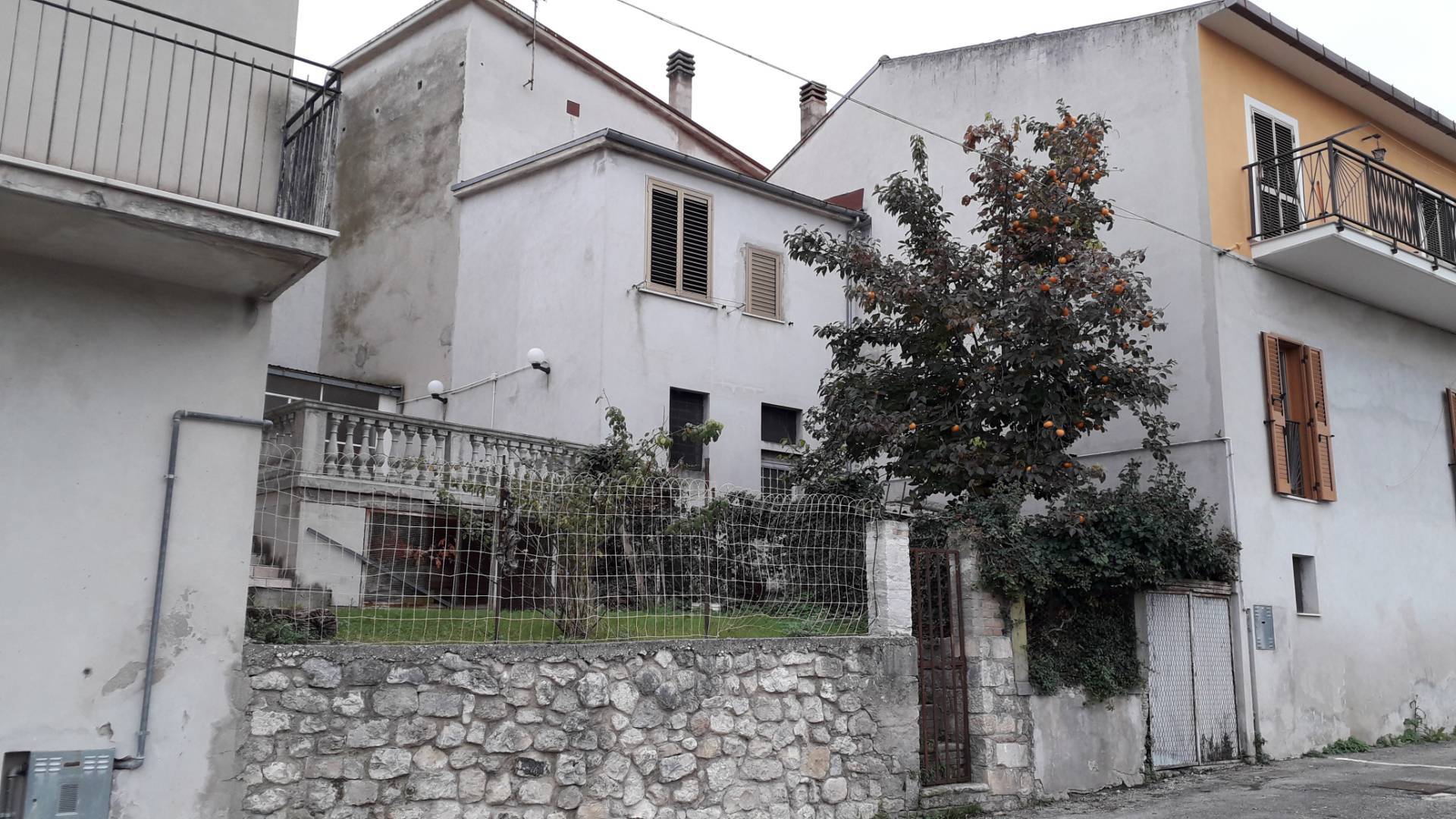 Casa indipendente in vendita a Serramonacesca