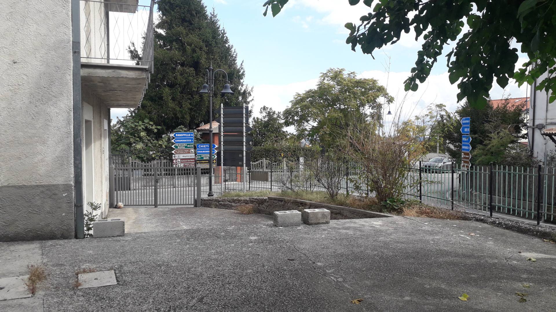 Locale commerciale in vendita a Roccamontepiano