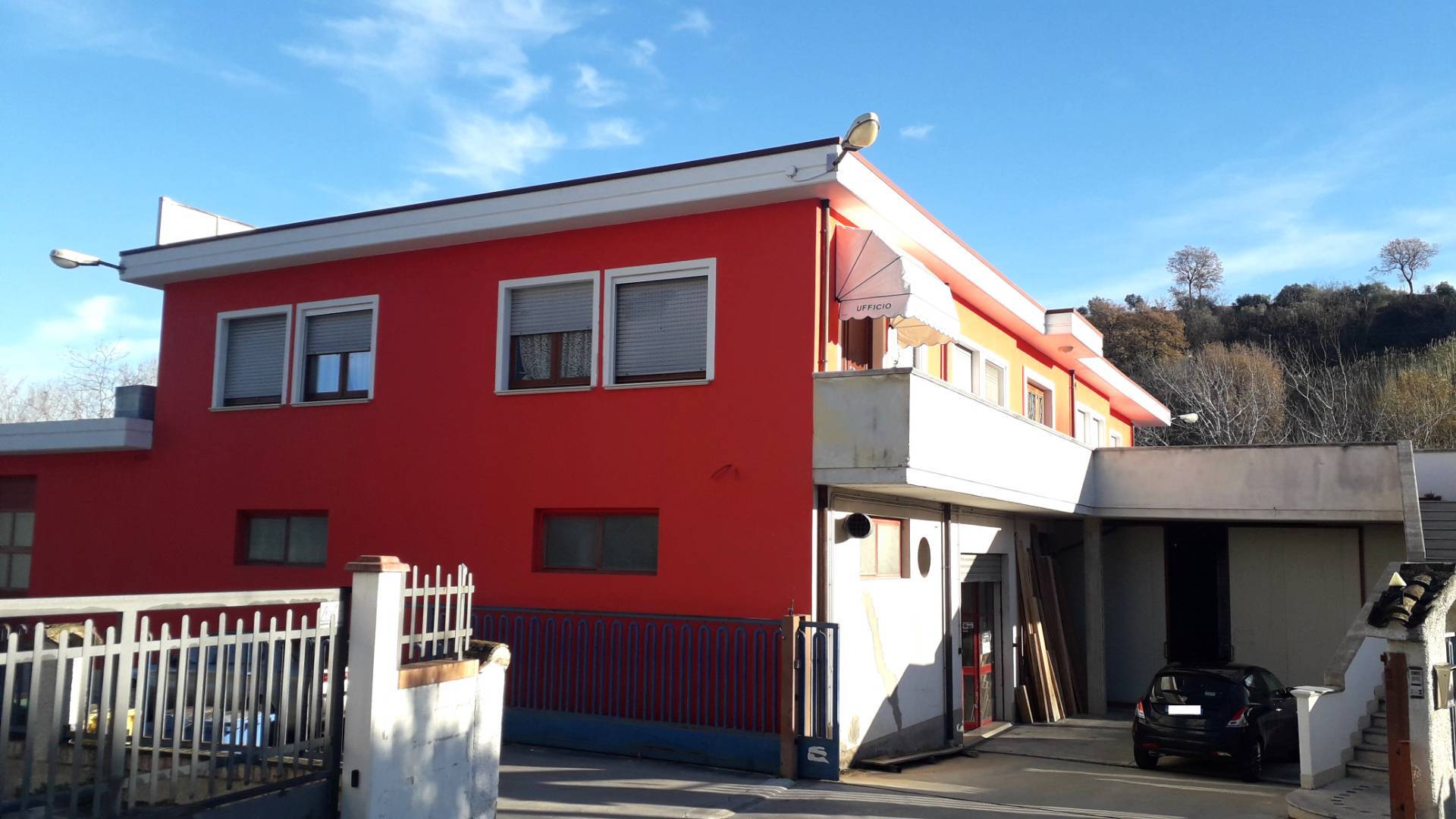 Capannone in vendita a Manoppello, Manoppello Scalo