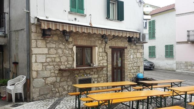 Locale commerciale in vendita a Serramonacesca