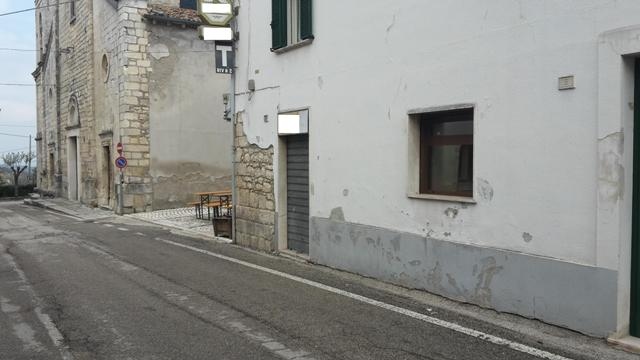 Locale commerciale in vendita a Serramonacesca
