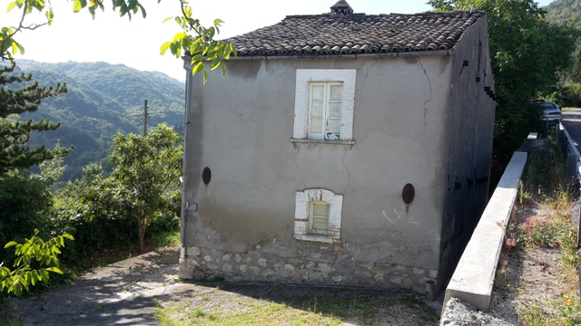 Casa singola in vendita a Serramonacesca