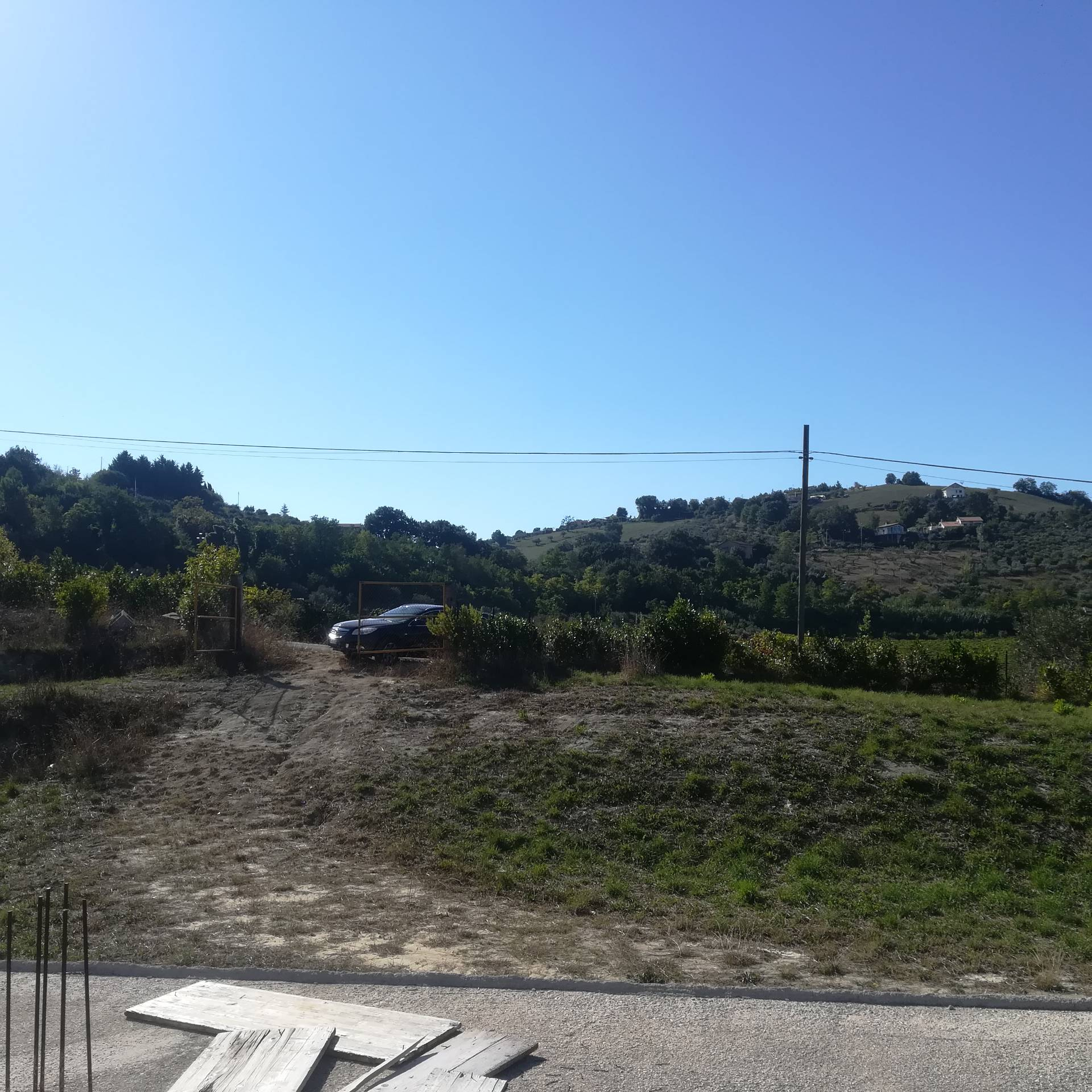 Terreno con fabbricato in cemento armato in vendita a Chieti, Periferia