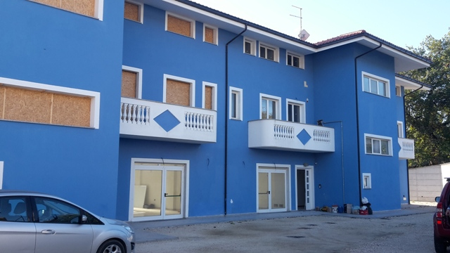 Locale commerciale in vendita a Alanno, Alanno Scalo