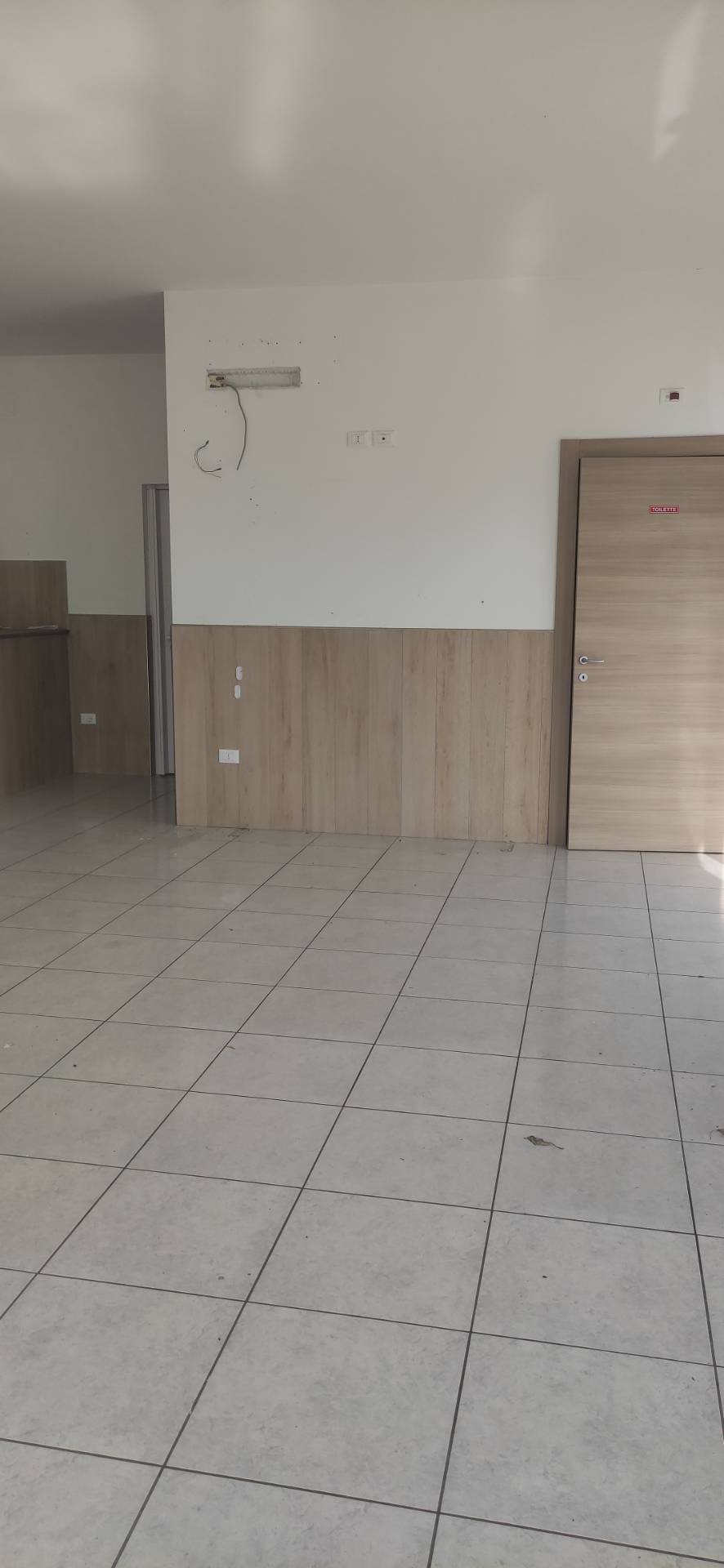 Locale commerciale in affitto a Alanno, Alanno Scalo