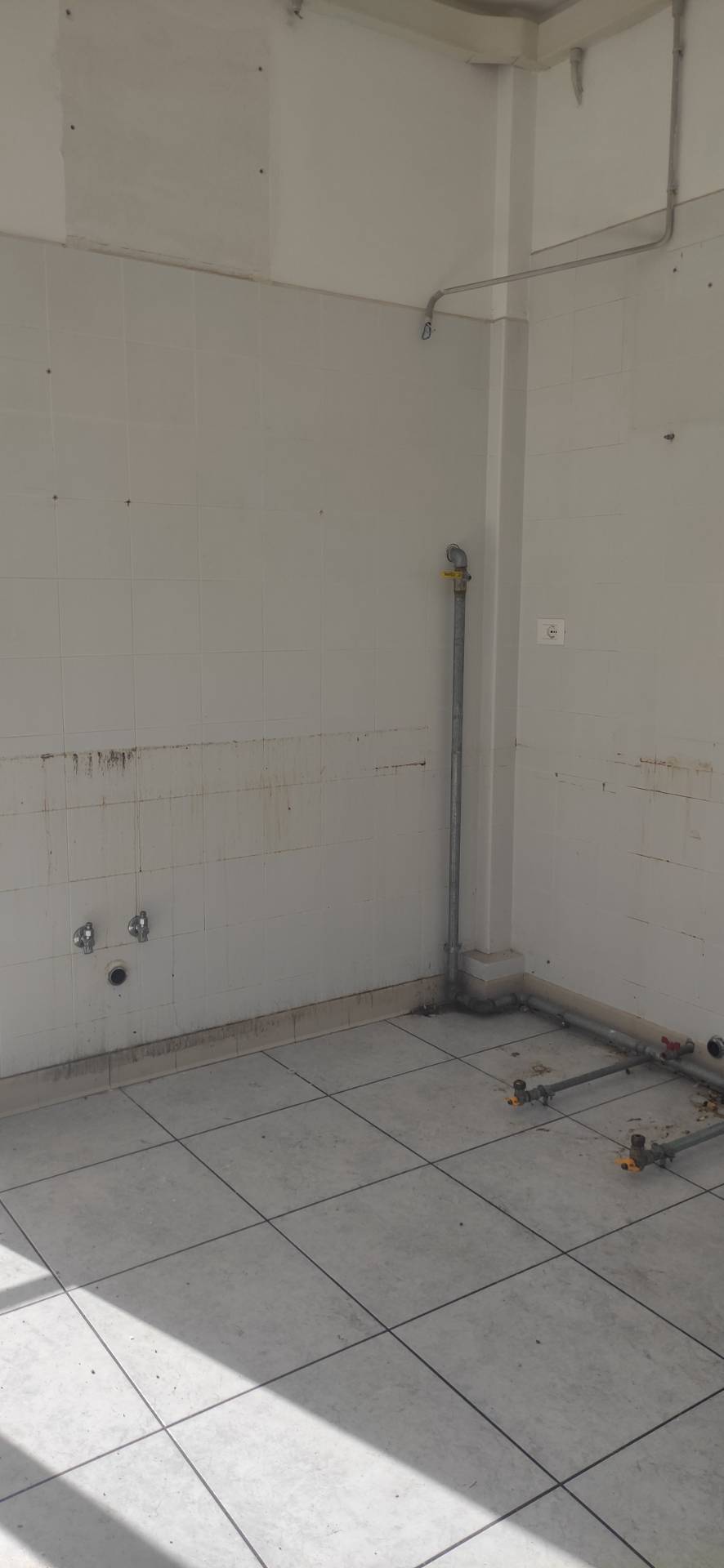 Locale commerciale in affitto a Alanno, Alanno Scalo