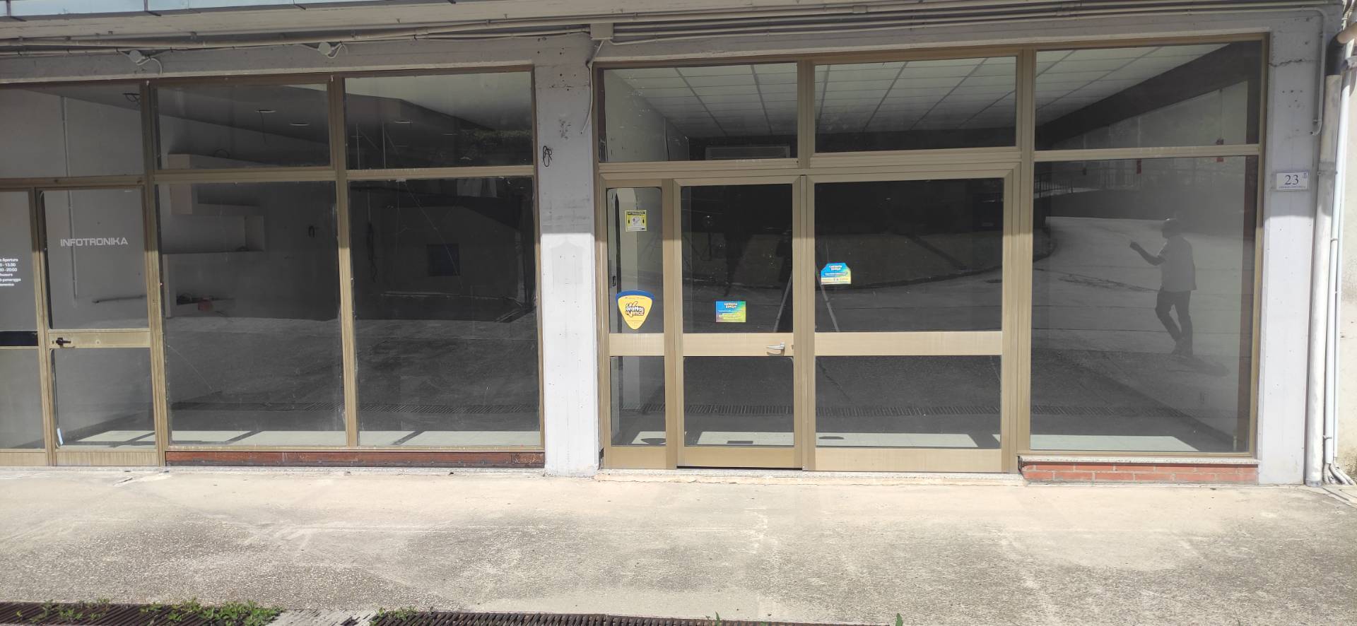 Locale commerciale in affitto a Vacri