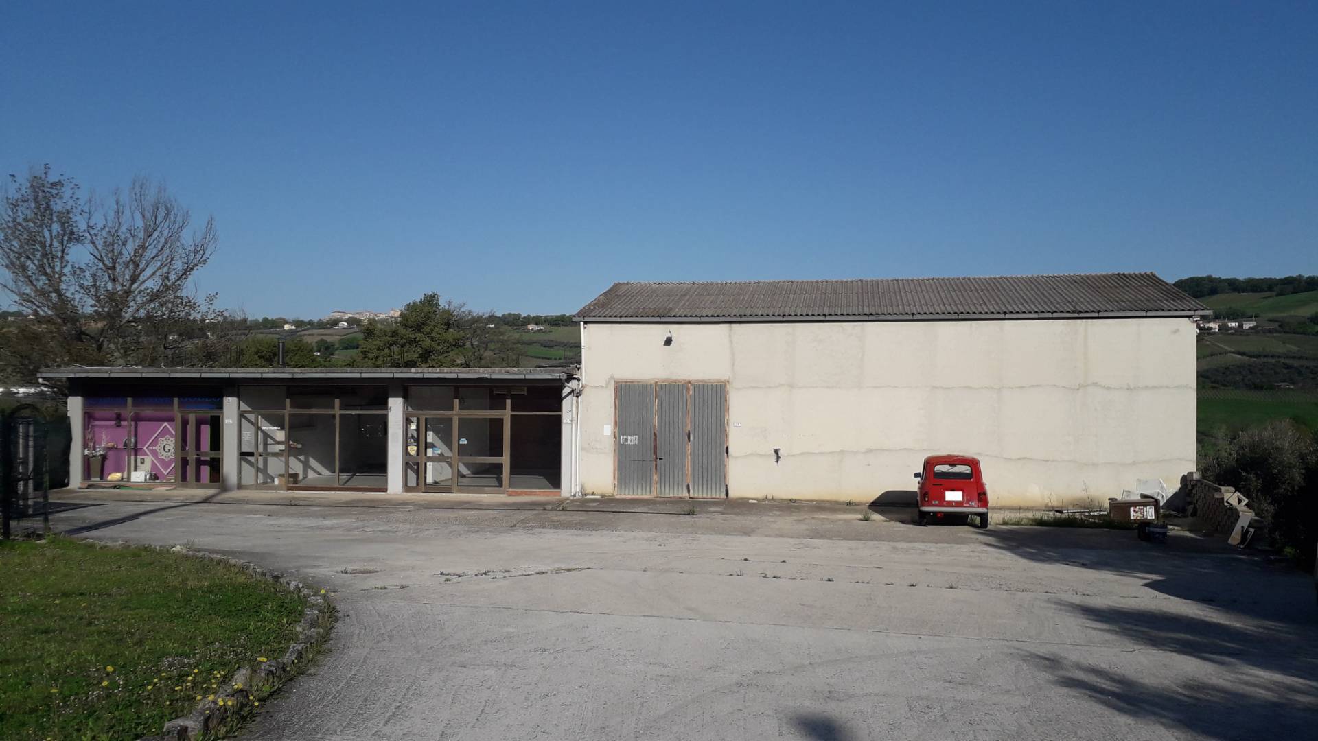 Locale commerciale in vendita a Vacri