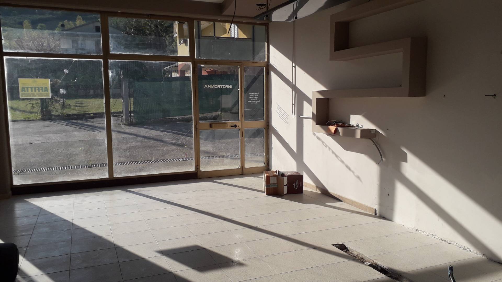 Locale commerciale in vendita a Vacri