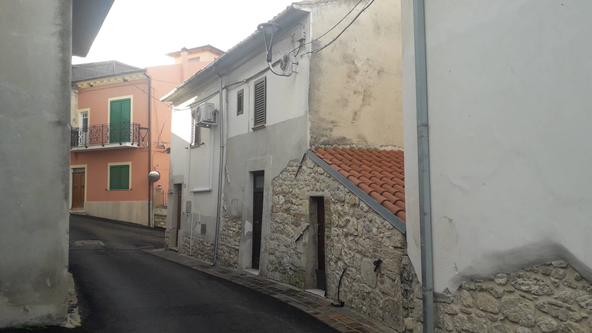 Porzione di fabbricato in vendita a Serramonacesca