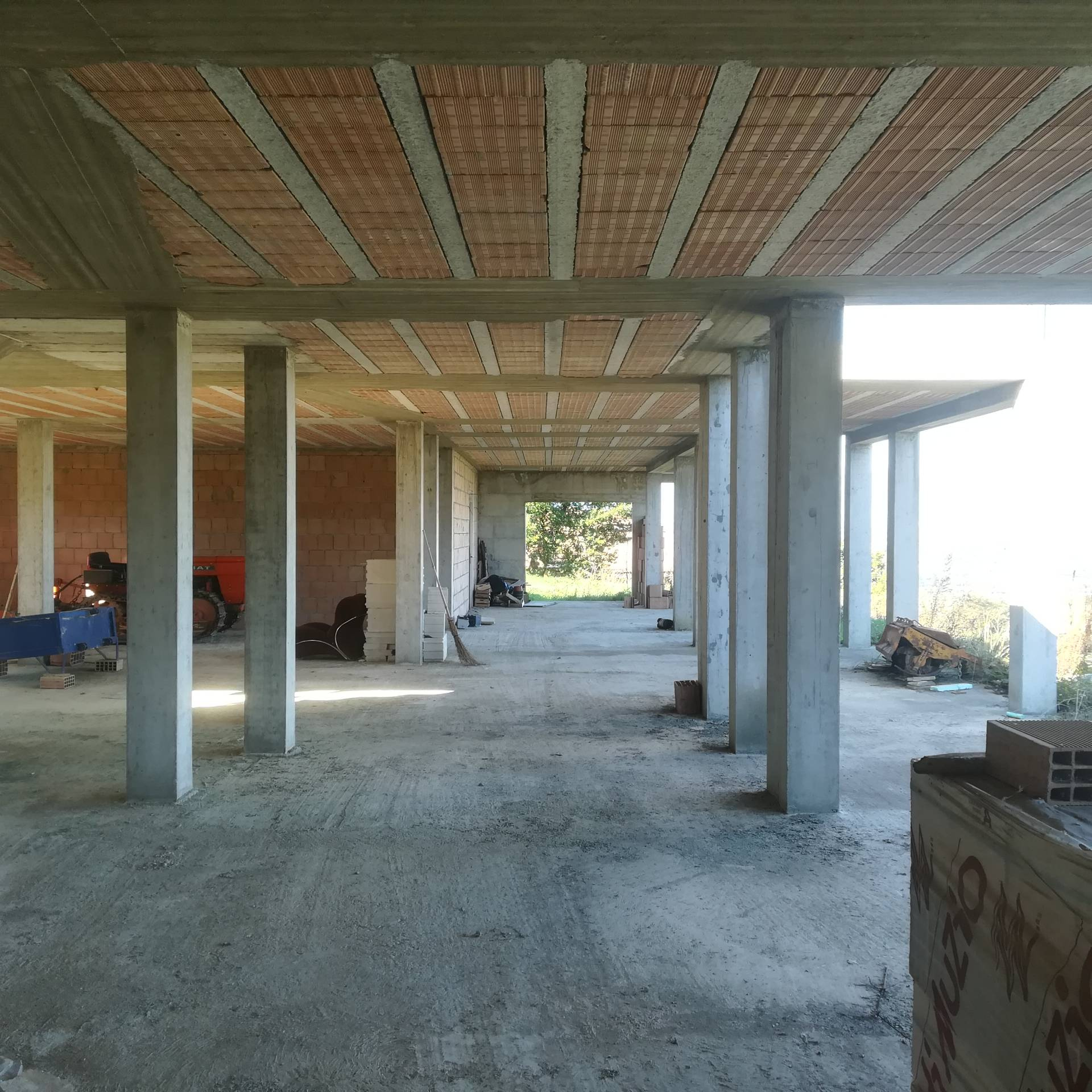 Terreno con fabbricato in cemento armato in vendita a Chieti, Periferia