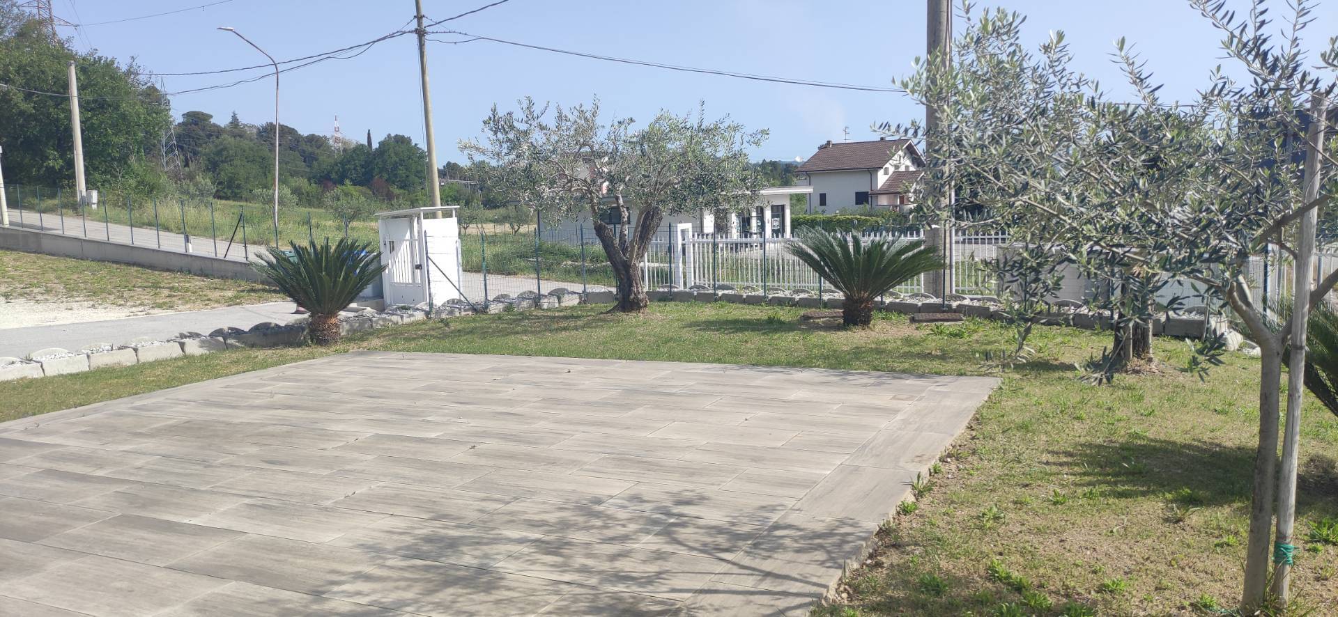 Locale commerciale in affitto a Alanno, Alanno Scalo