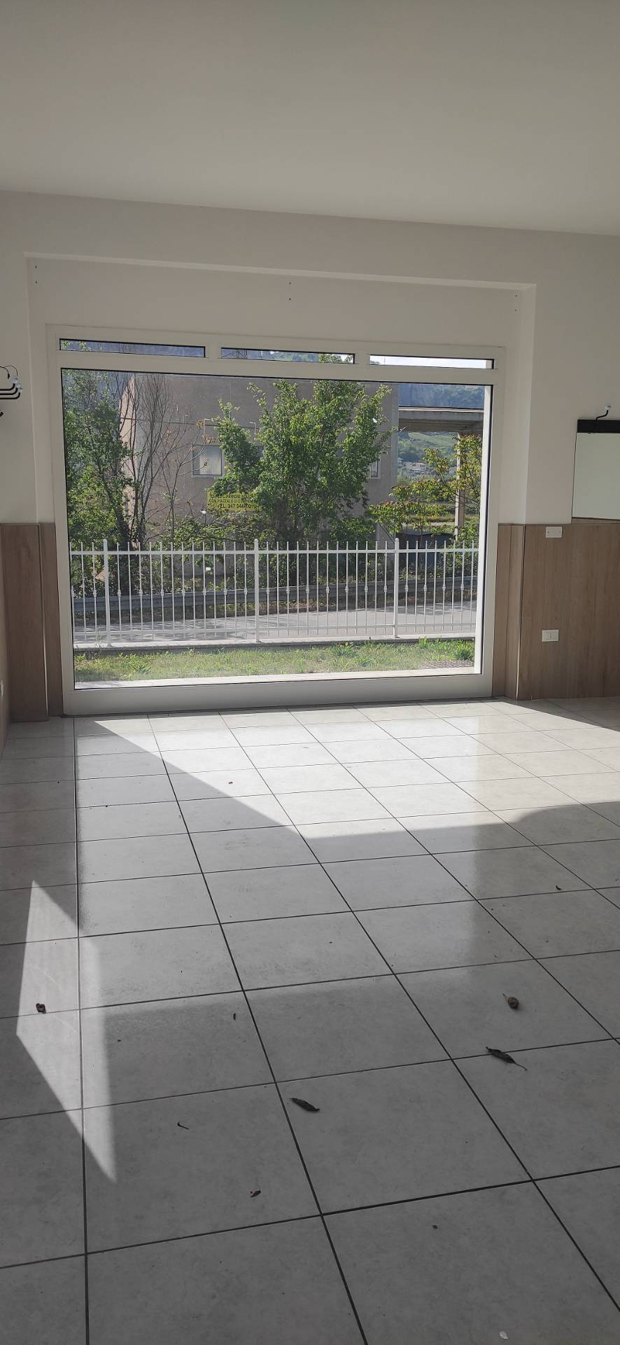 Locale commerciale in affitto a Alanno, Alanno Scalo