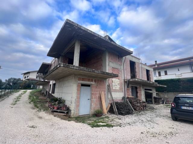 Casa singola in vendita a Rosciano, Villa San Giovanni