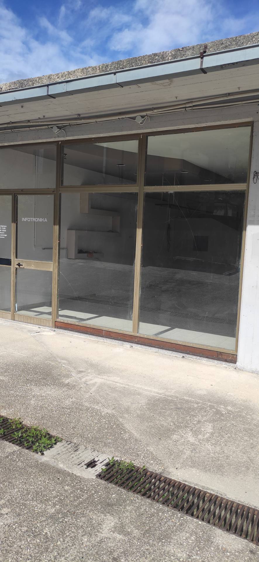 Locale commerciale in affitto a Vacri