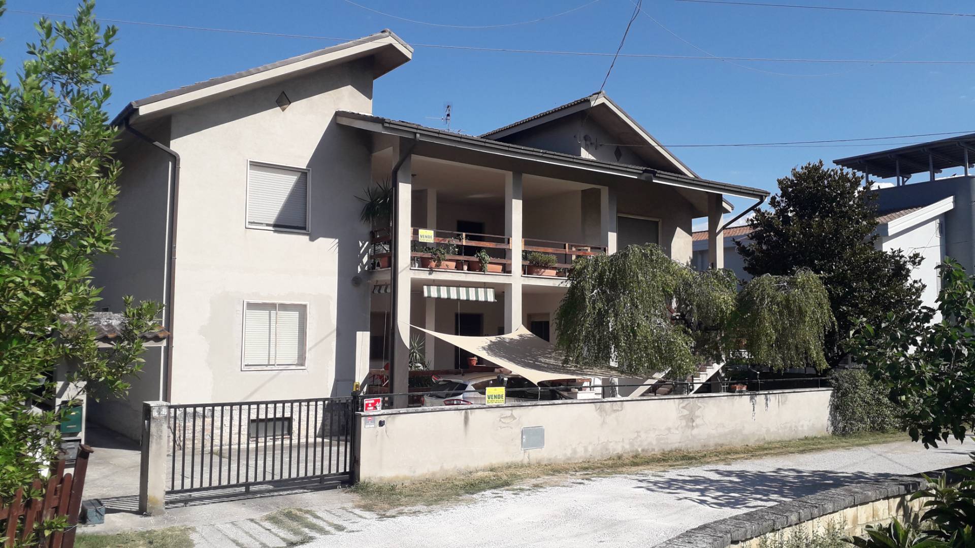 Porzione di bifamiliare in vendita a Alanno, Alanno Scalo