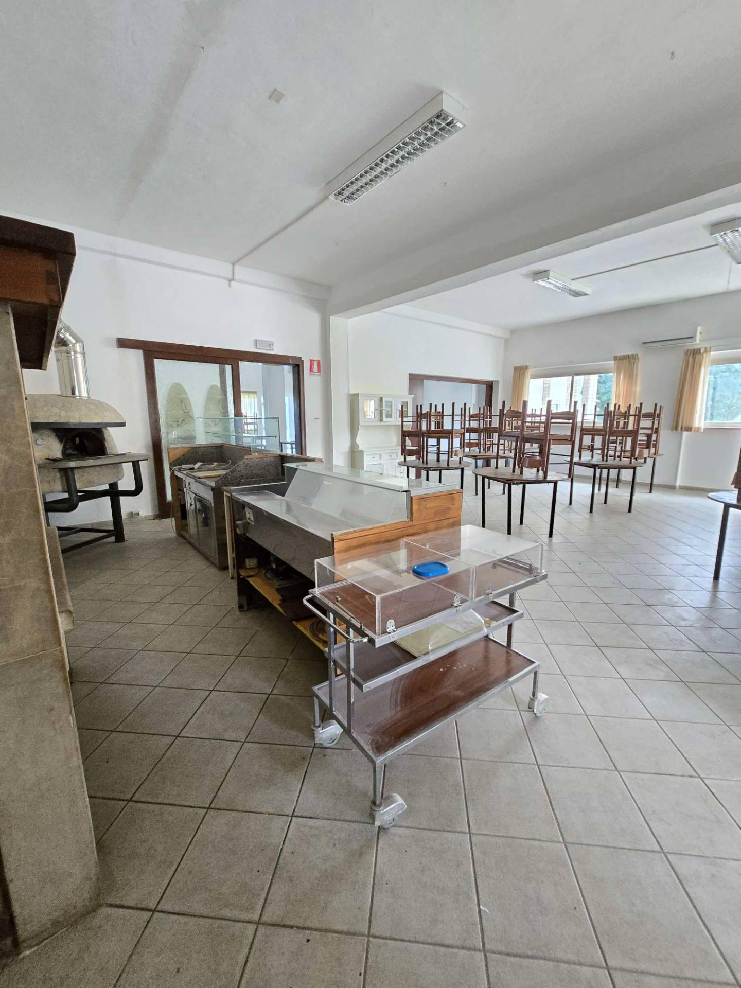 Locale commerciale in vendita a Rosciano, Piano Fara