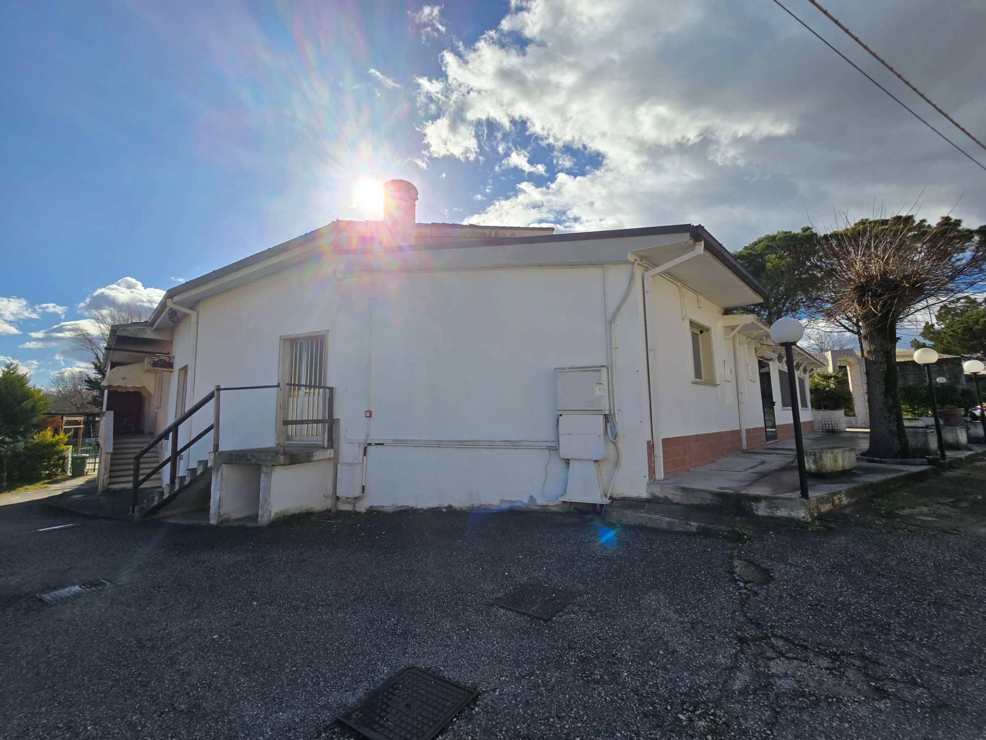 Locale commerciale in vendita a Rosciano, Piano Fara