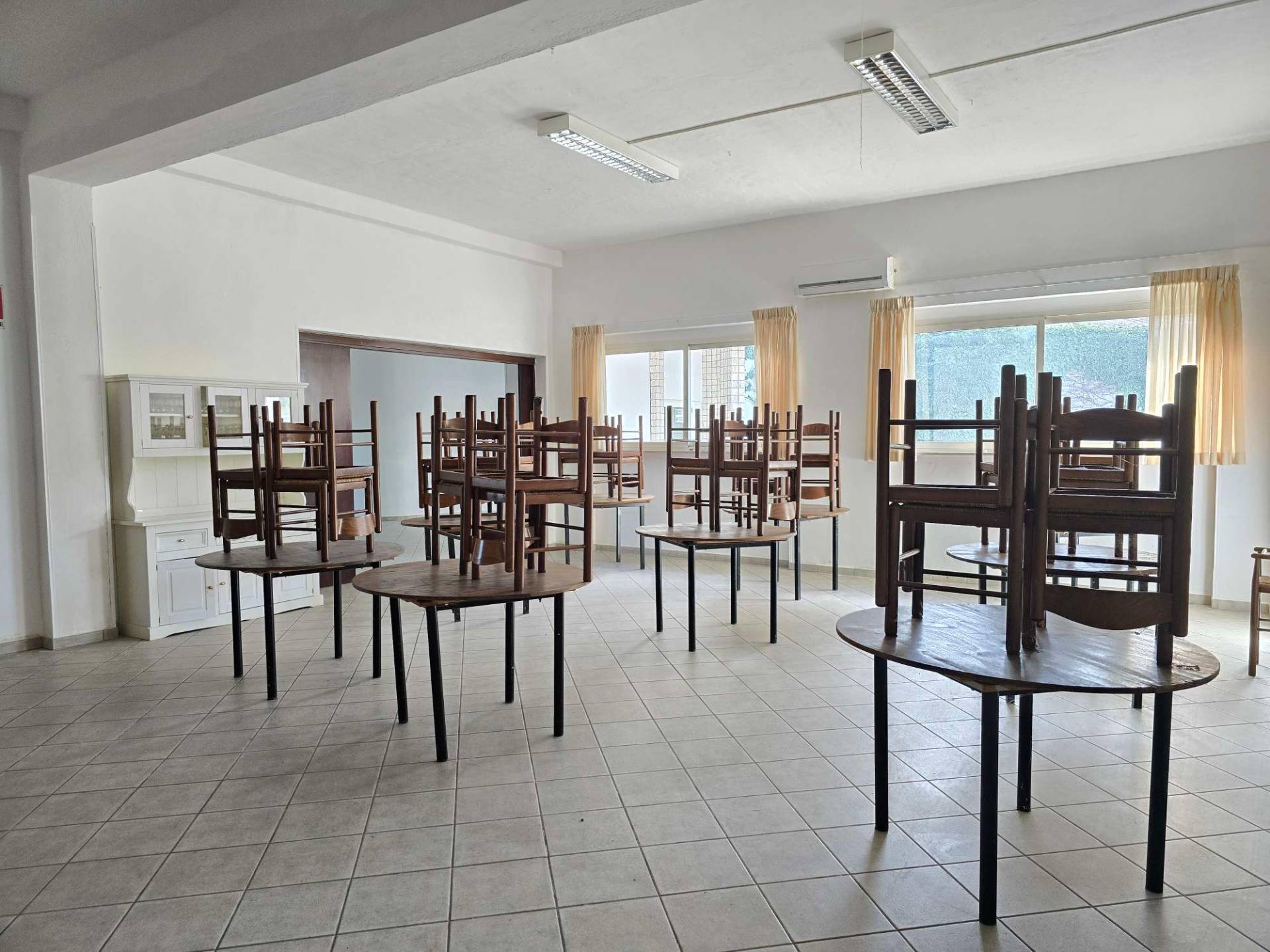 Locale commerciale in vendita a Rosciano, Piano Fara