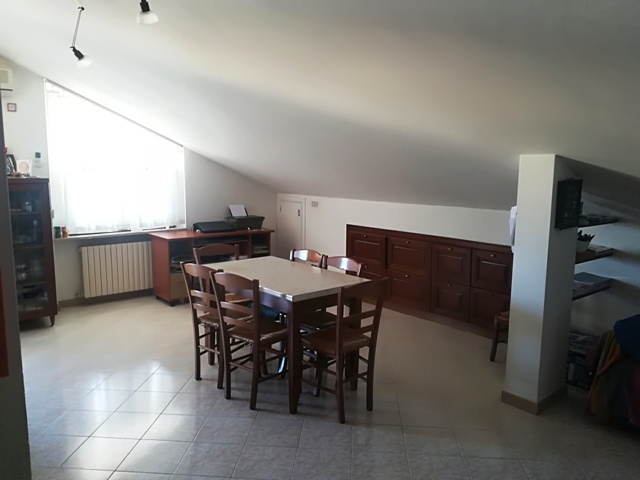 Appartamento Mansardato in affitto a Chieti, Scalo - Universit