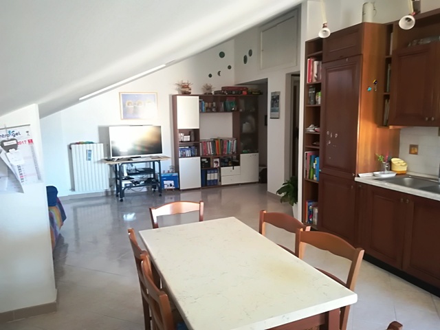 Appartamento Mansardato in vendita a Chieti, Scalo - Universit