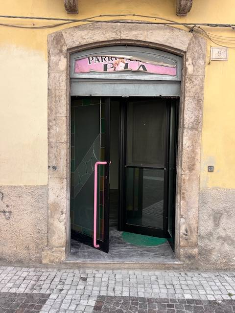 Locale commerciale in vendita a Sulmona