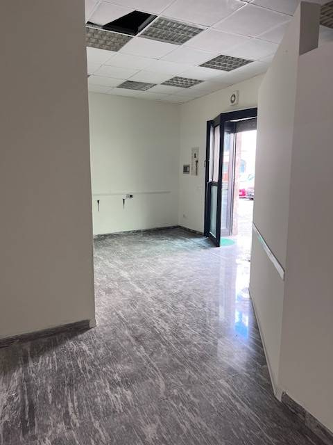 Locale commerciale in vendita a Sulmona