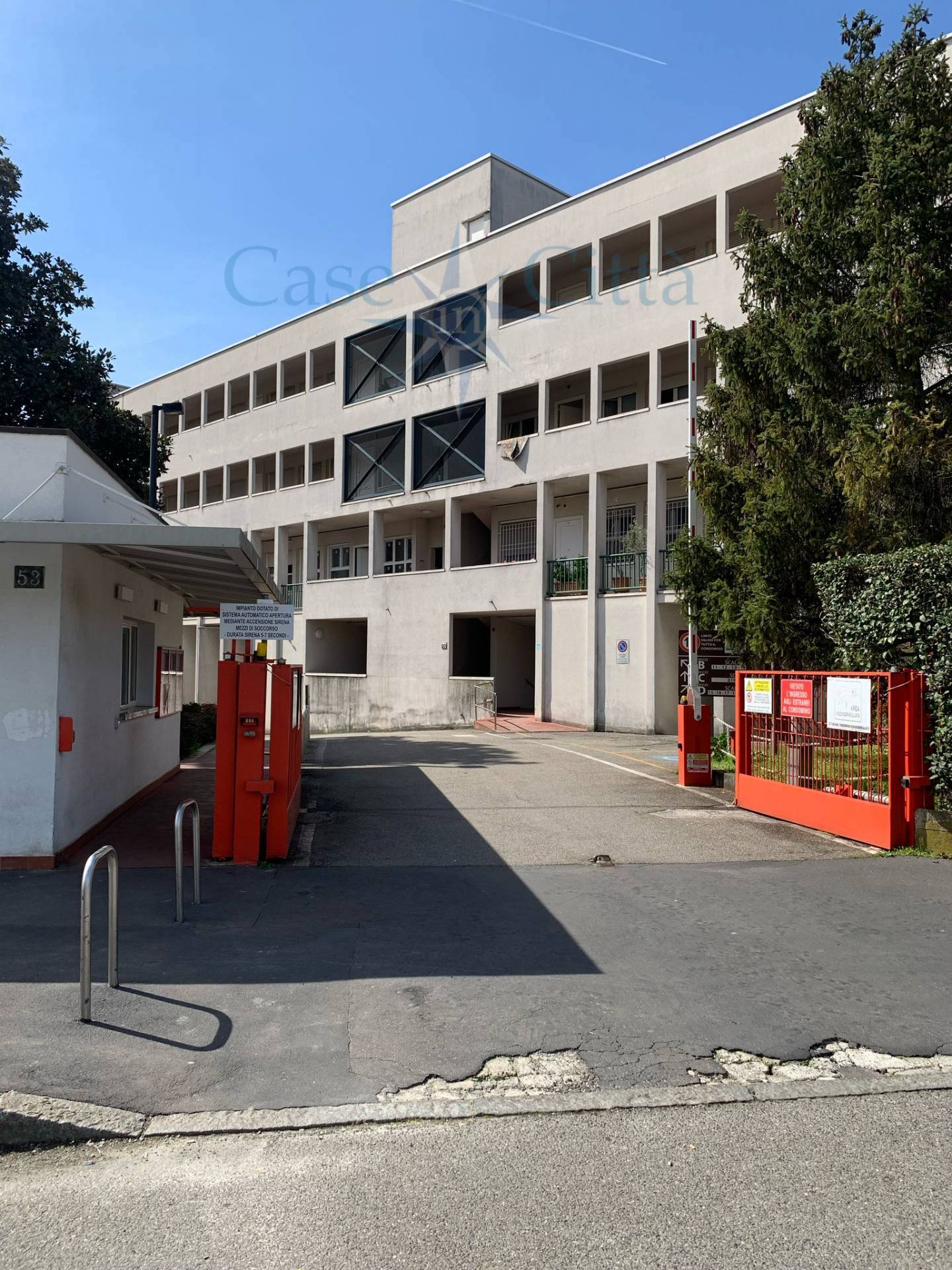 Posto auto coperto in vendita a Milano, Gallaratese