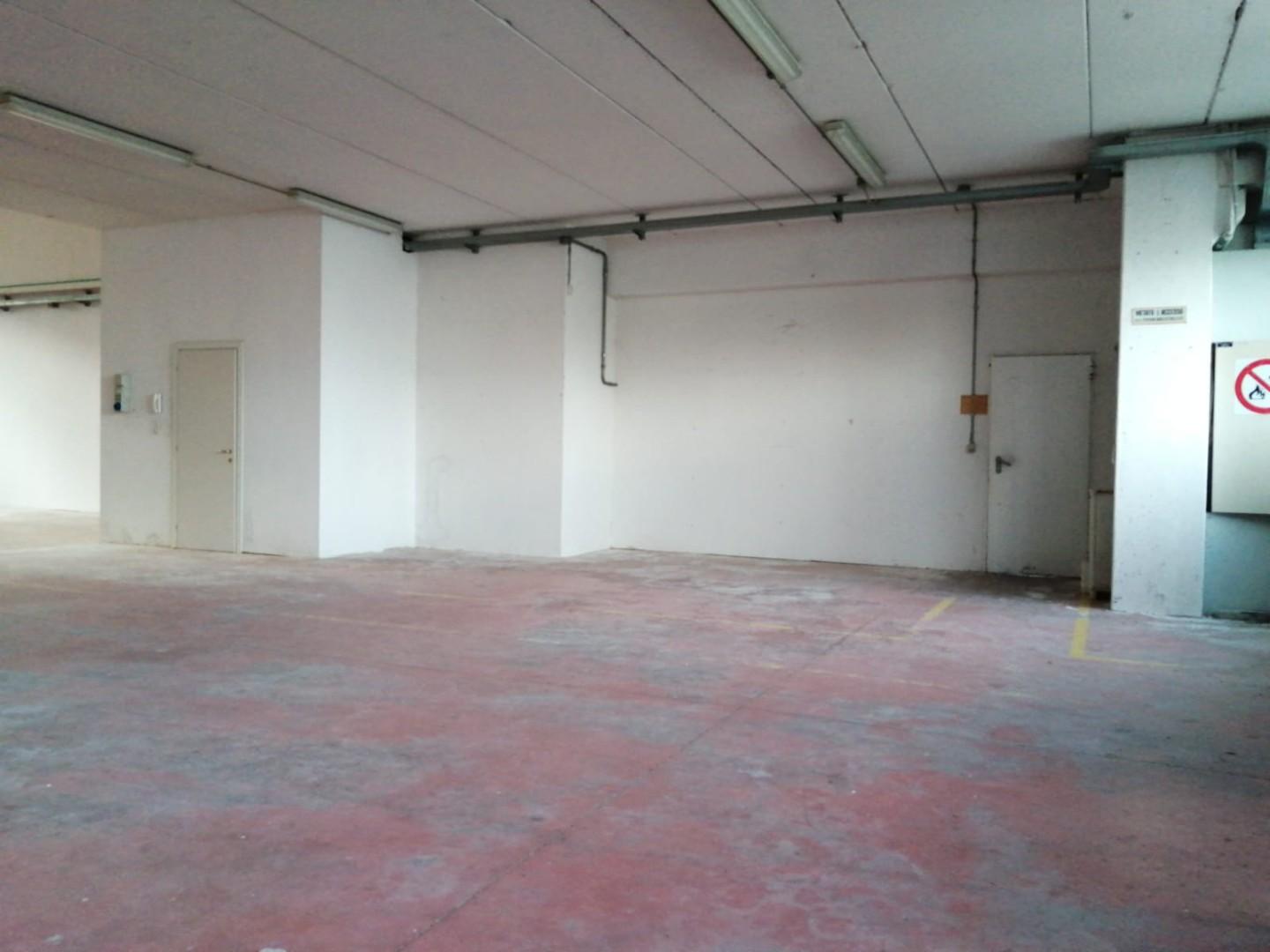 Capannone in affitto a Cascina