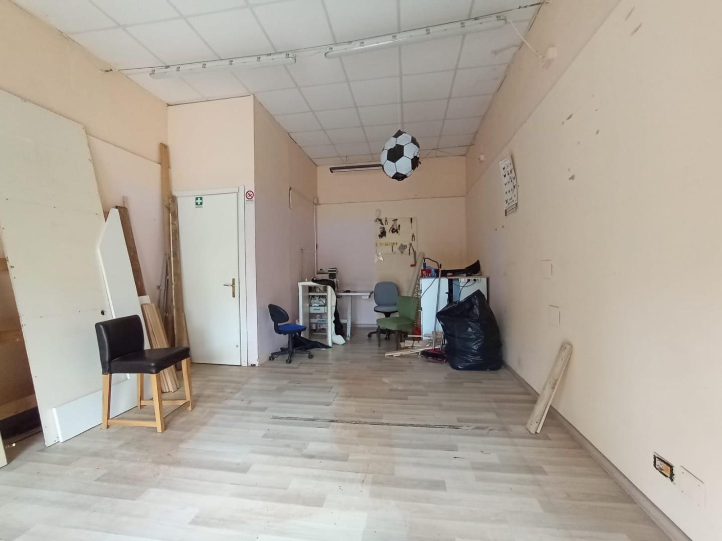 Locale commerciale ristrutturata, Cascina san frediano a settimo