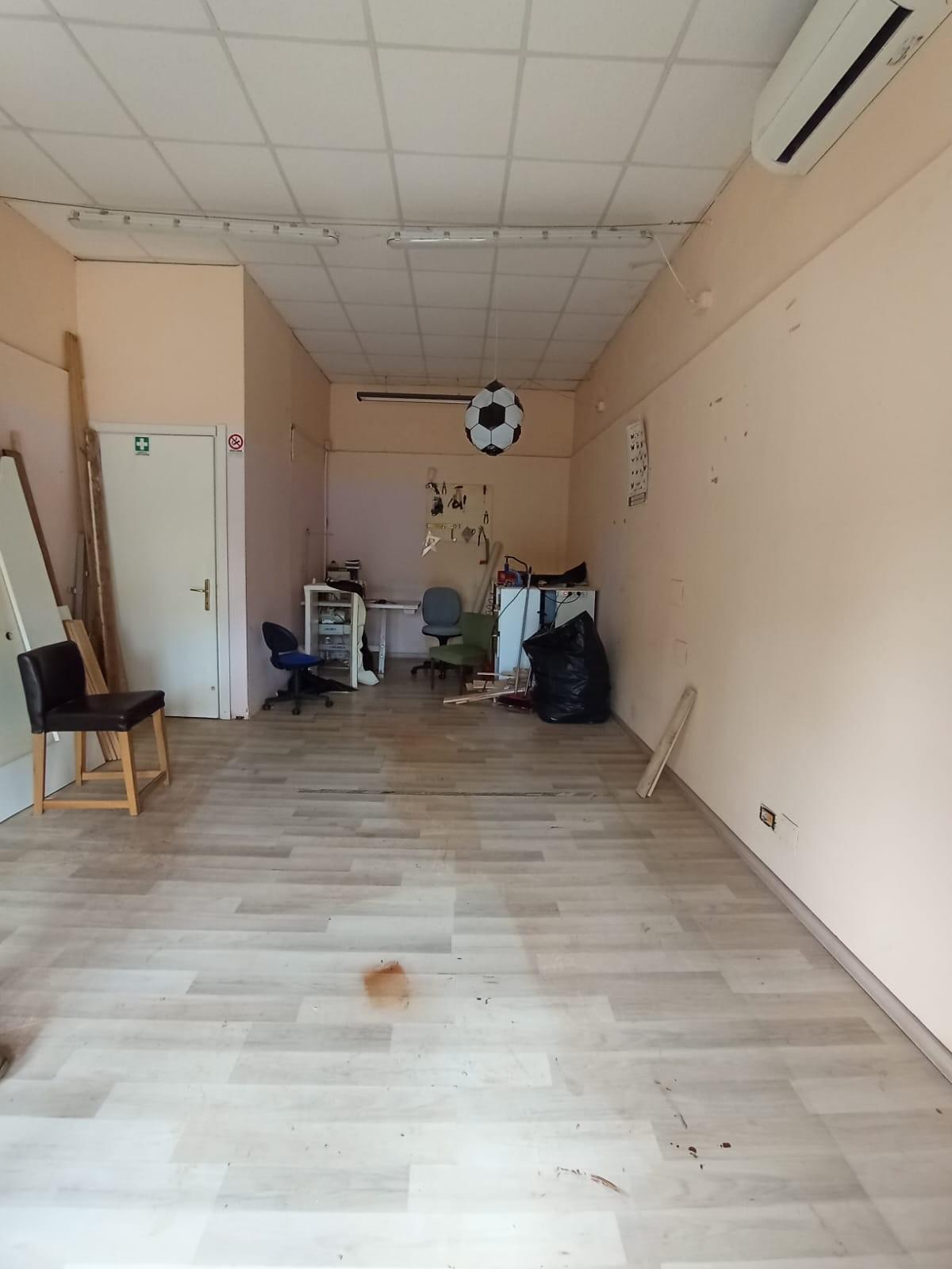 Locale commerciale ristrutturata, Cascina san frediano a settimo