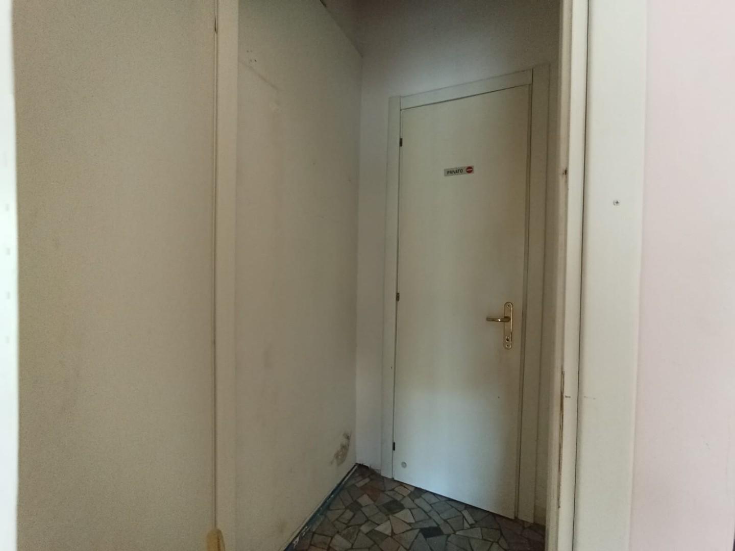 Locale commerciale ristrutturata, Cascina san frediano a settimo