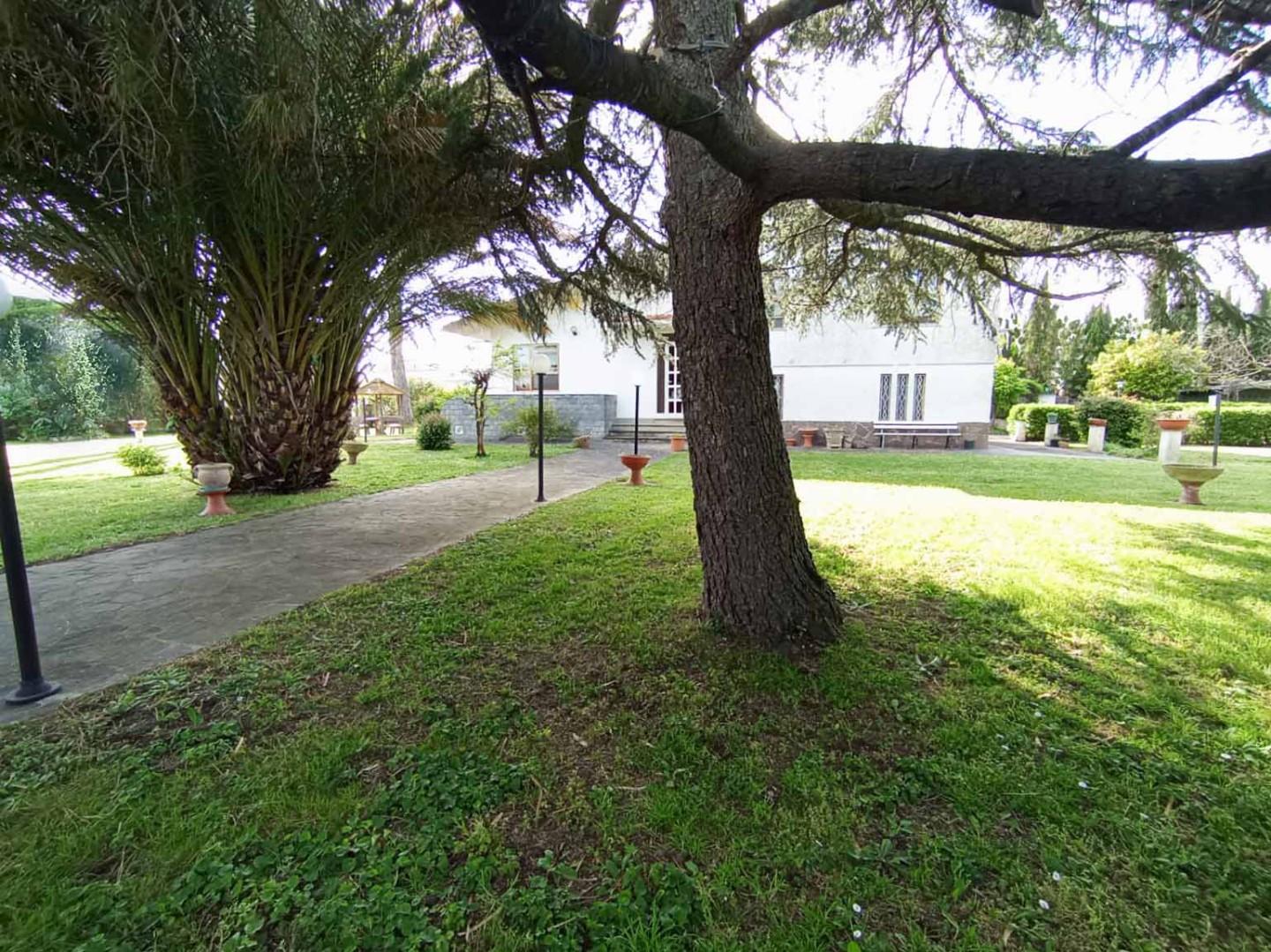 Villa con giardino, Pisa riglione oratoio