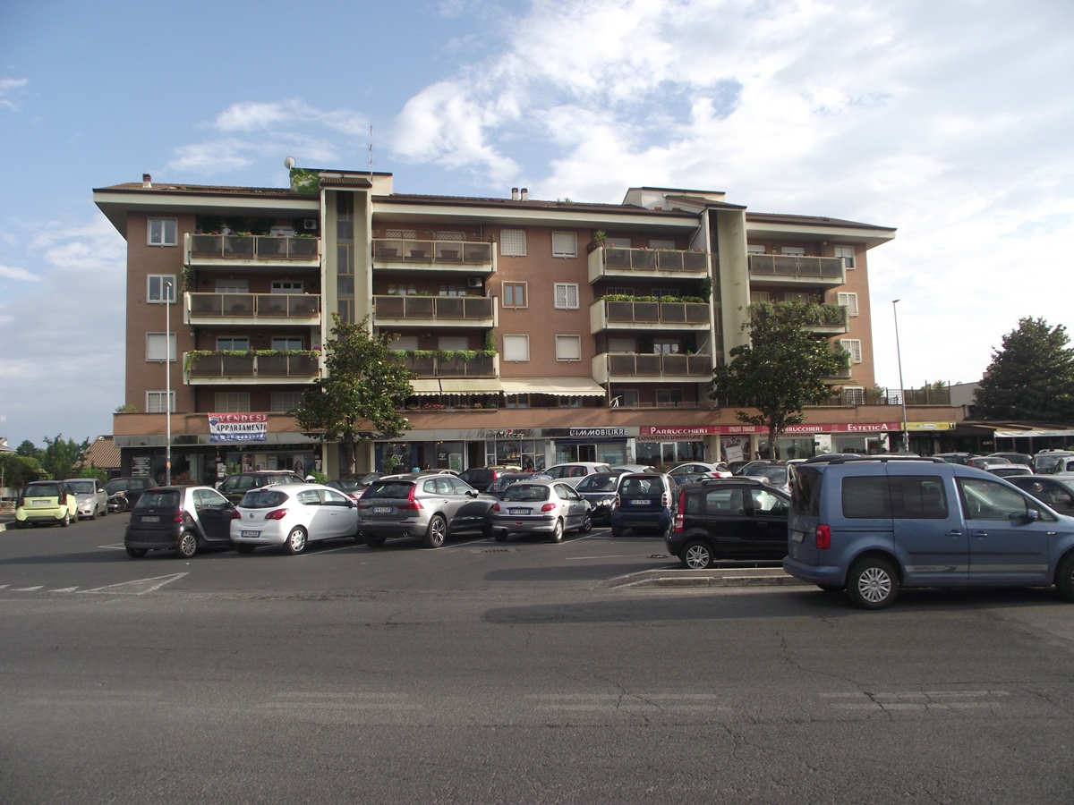 Locale commerciale in vendita a Roma, Cortina d'Ampezzo