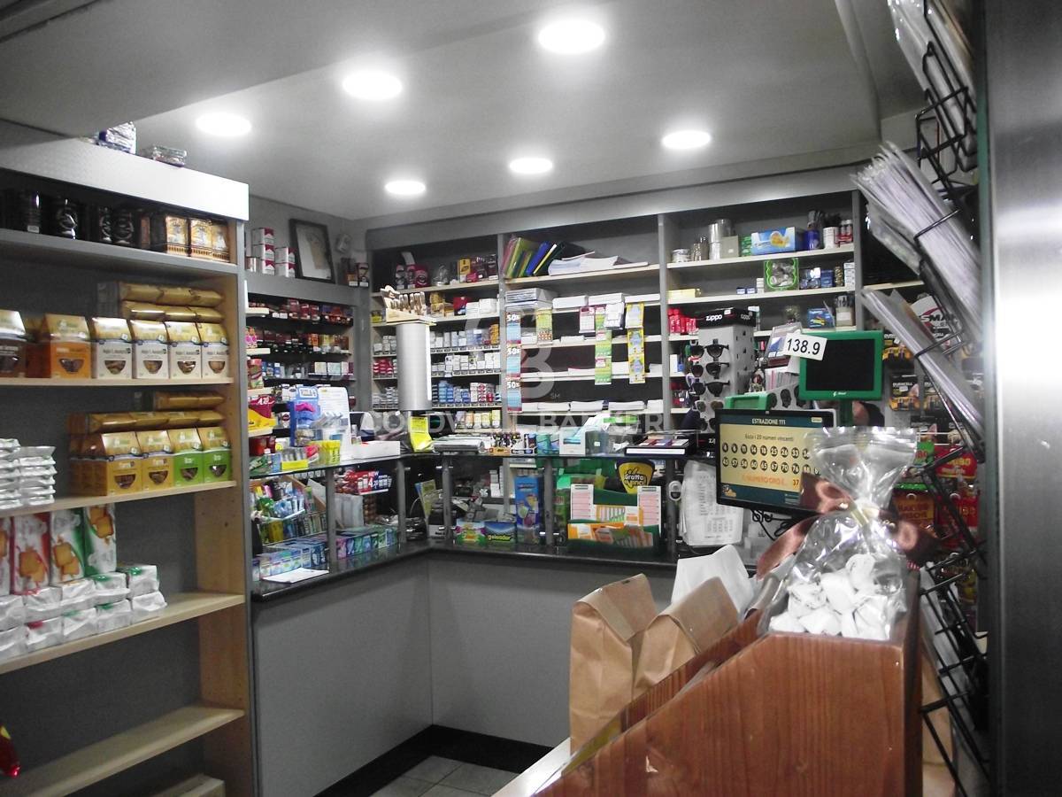 Locale commerciale in vendita a Roma, Cortina d'Ampezzo