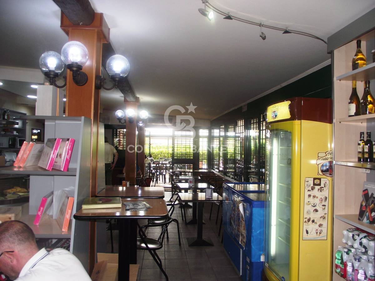 Locale commerciale in vendita a Roma, Cortina d'Ampezzo