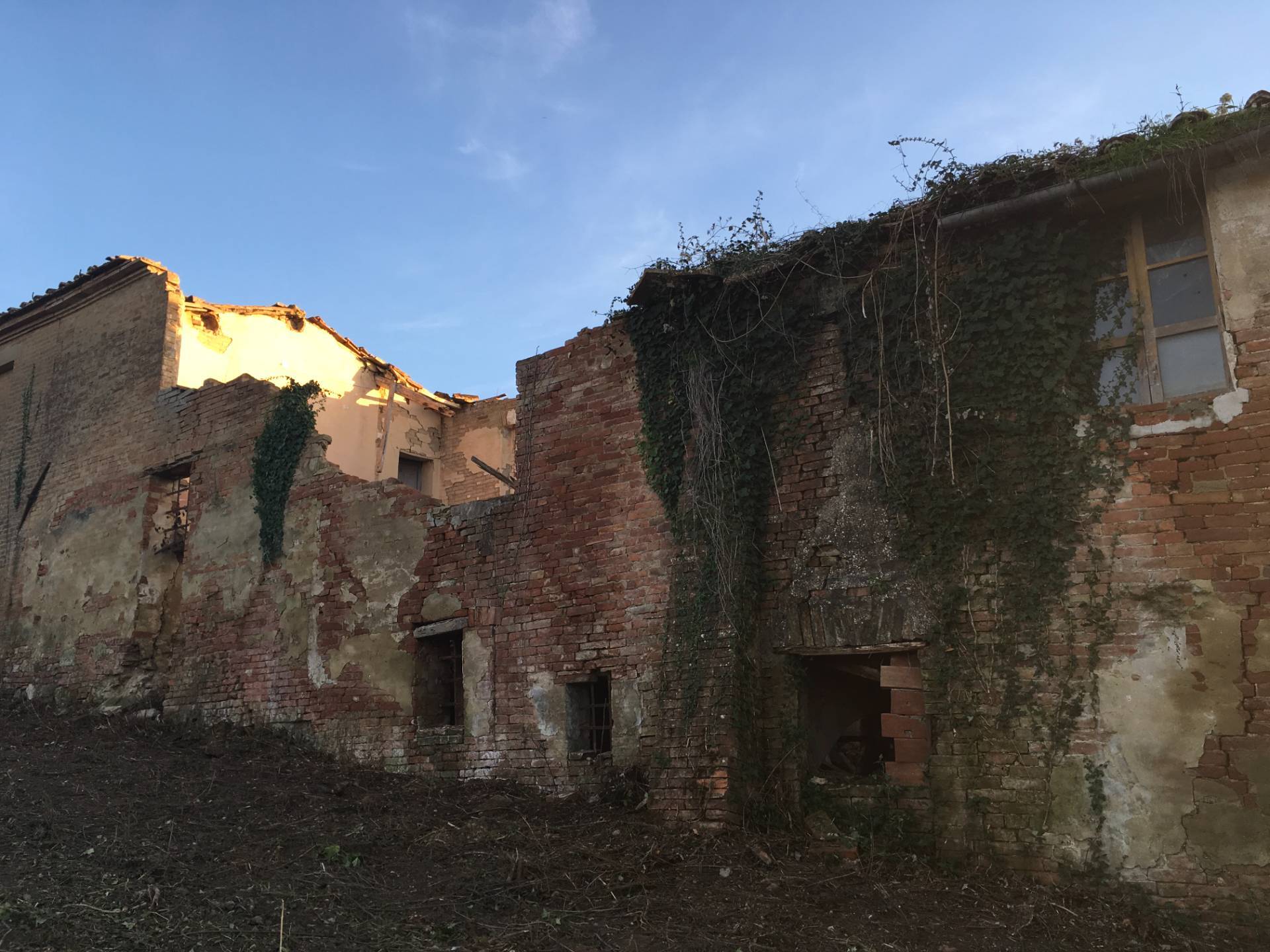 Casale in vendita a Monteroni d'Arbia