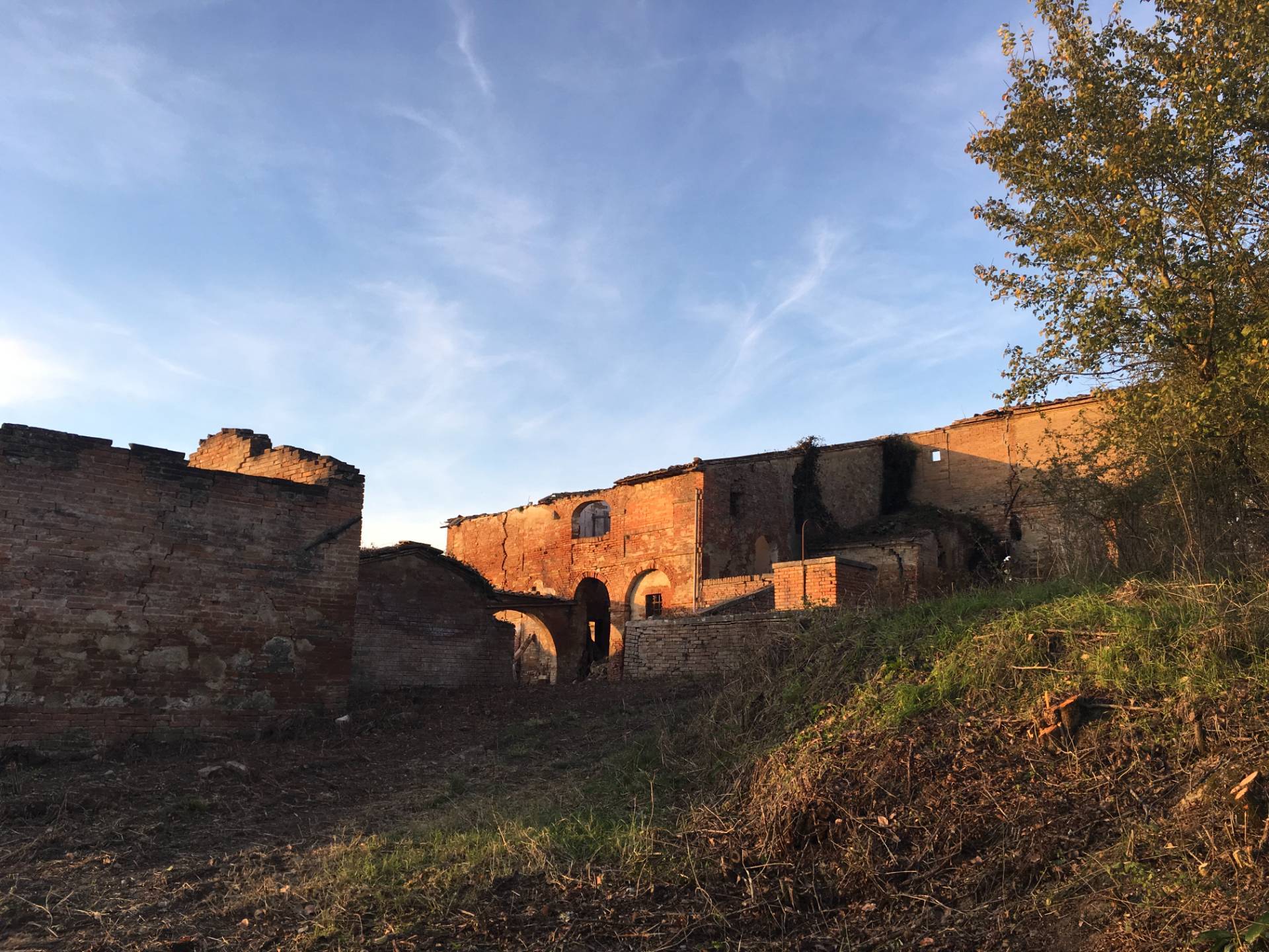 Casale in vendita a Monteroni d'Arbia