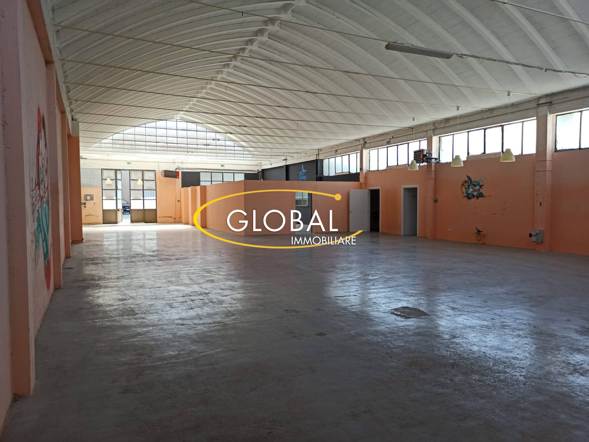 Locale commerciale in affitto a Ancona, Palombare