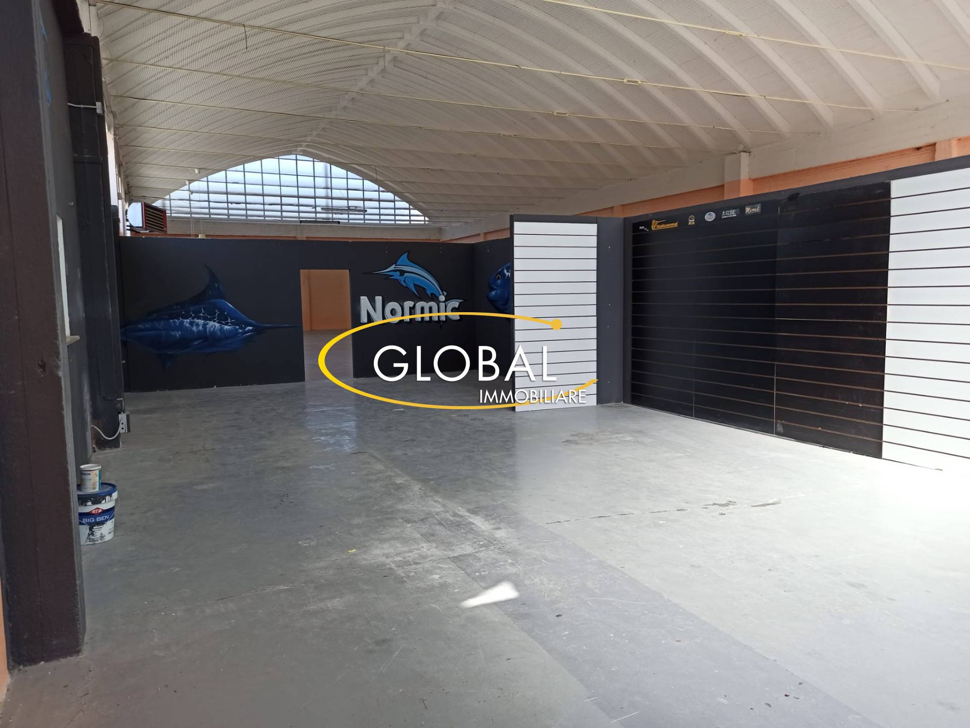 Locale commerciale in affitto a Ancona, Palombare