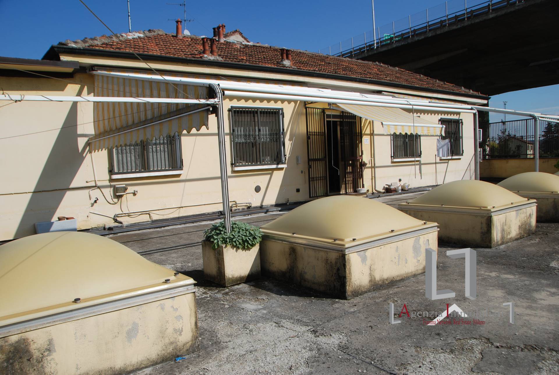 Immobile commerciale ad uso promiscuo in vendita a Milano, Ortica