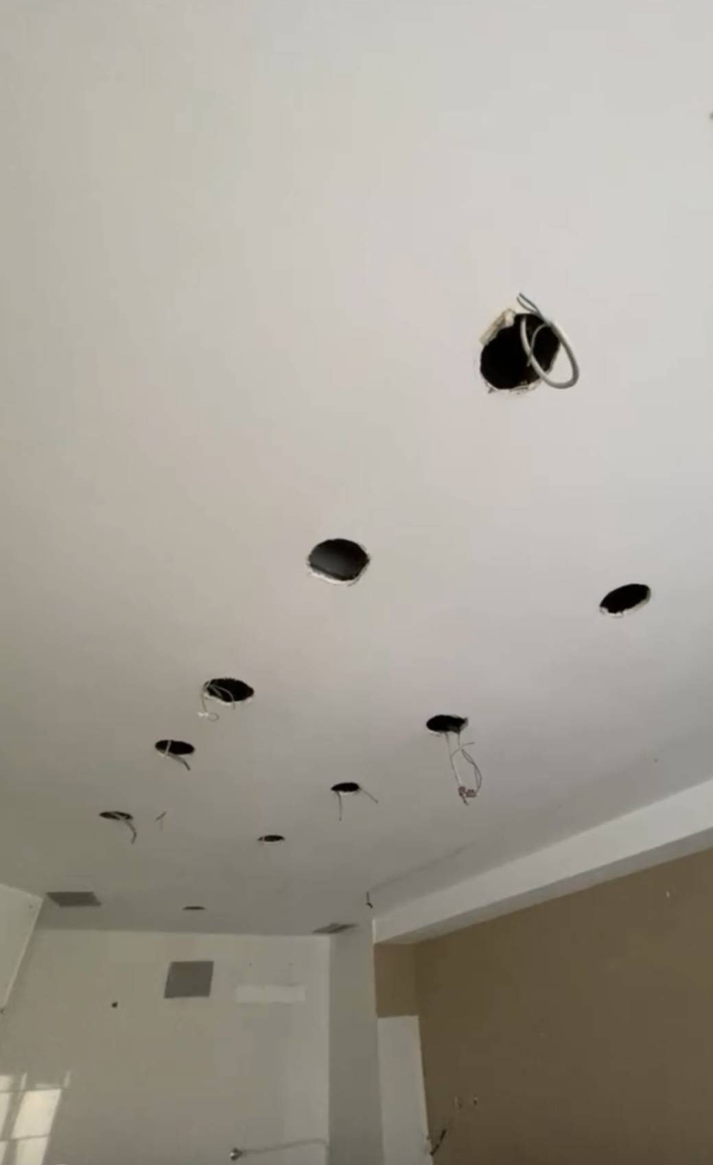 Locale commerciale in affitto a Novara, Centro