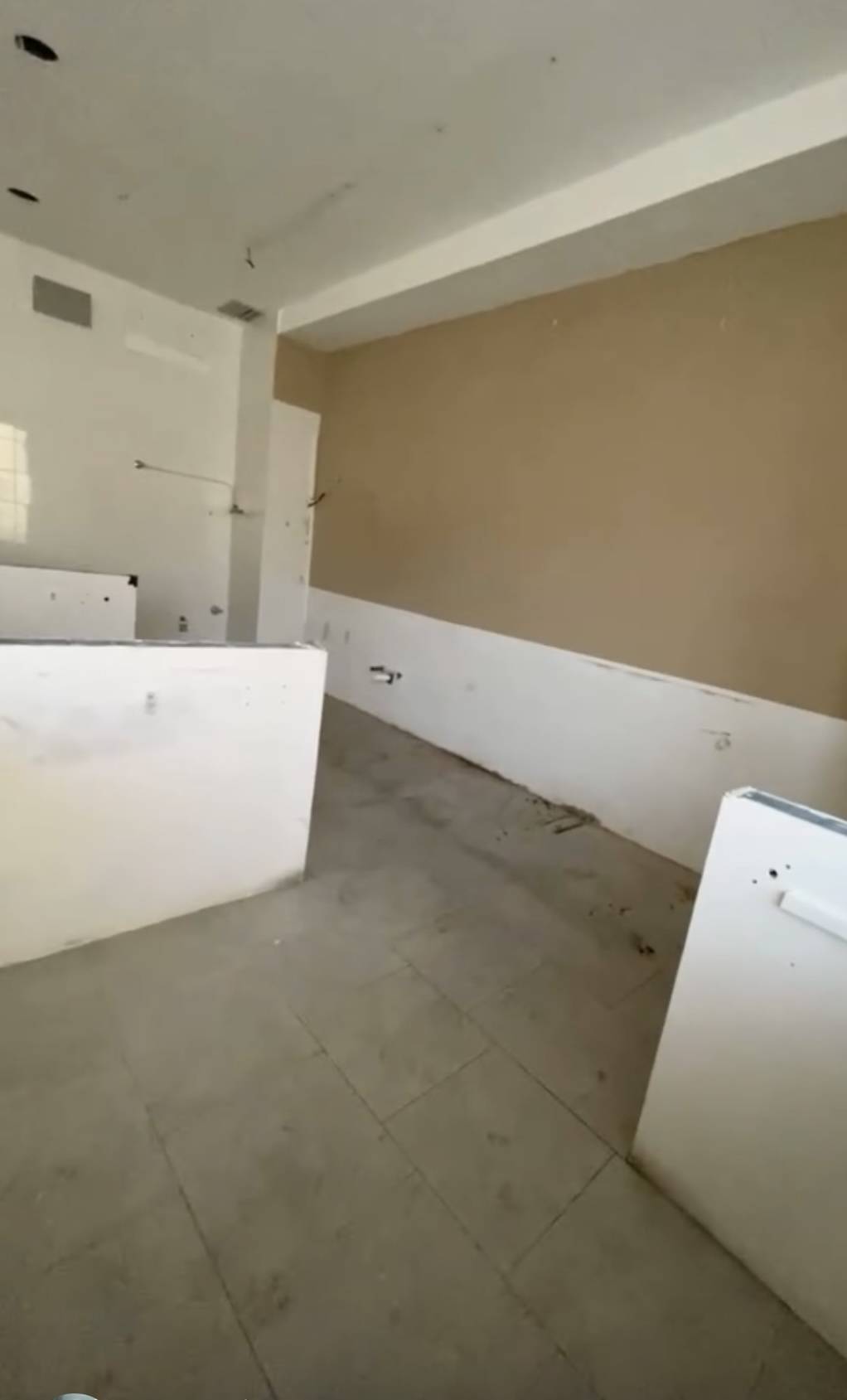 Locale commerciale in affitto a Novara, Centro