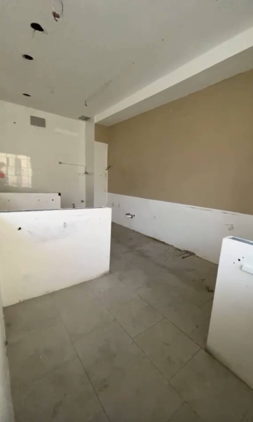 Locale commerciale in affitto a Novara, Centro